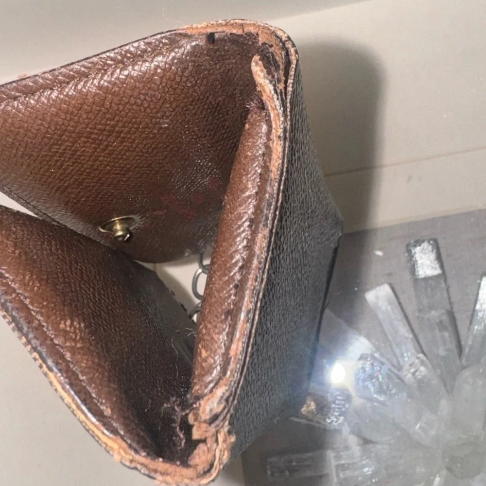 Authentic Louis Vuitton Damier Key Ring Holder